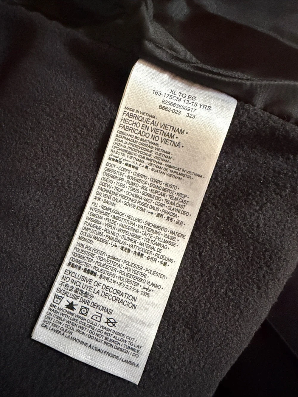 Jordan boys size xl Black Puffer Vest with White logo on front.